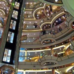 Jewel of the Seas, centrum