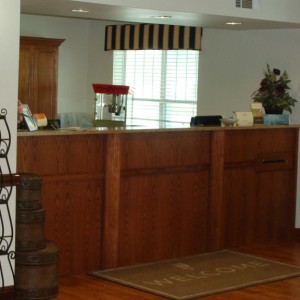 Country Inn & Suites - Check in Desk