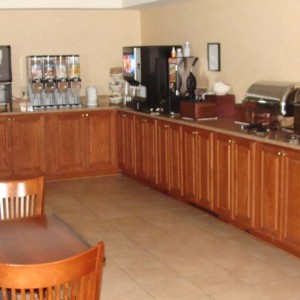 Country Inn & Suites - Breakfast area