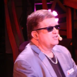 Piano Bar "Tony" warms up the crowd