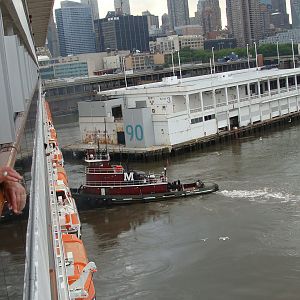 Tugboats push us into Pier 90