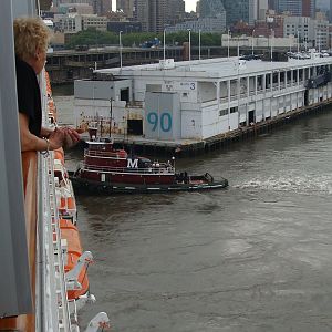 Tugboats push us into Pier 90