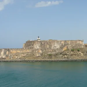 Sailing past El Morro