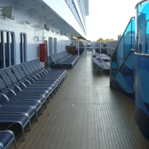 Lanai tour - walking aft