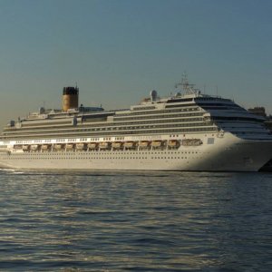 CRUISE SHIPS  (11).jpg