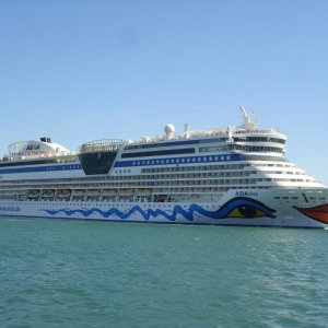 CRUISE SHIPS  (16).jpg