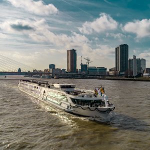 MS Geoffrey Chaucer exterior - Courtesy of Riviera River Cruises.jpg