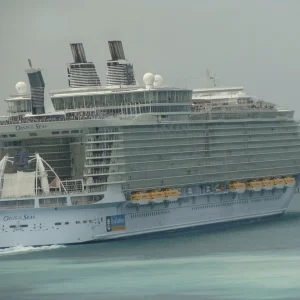 Oasis leaving Nassau
