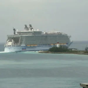 Oasis leaving Nassau
