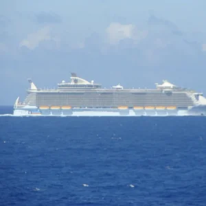 Sailing along side of the Oasis