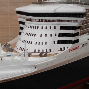 Revell 1:400 QM2 model