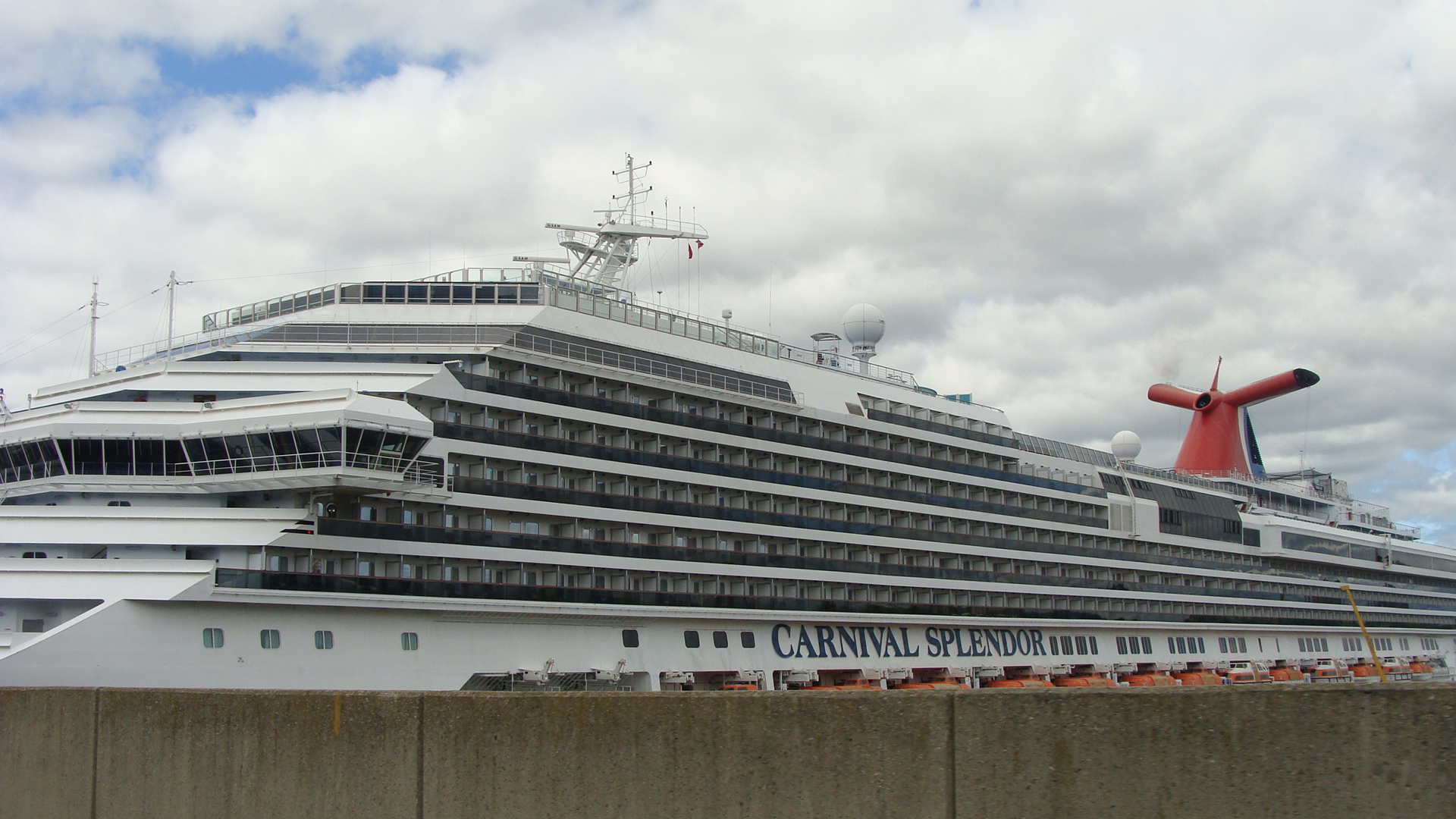 Carnival Splendor docked at Pier 90
