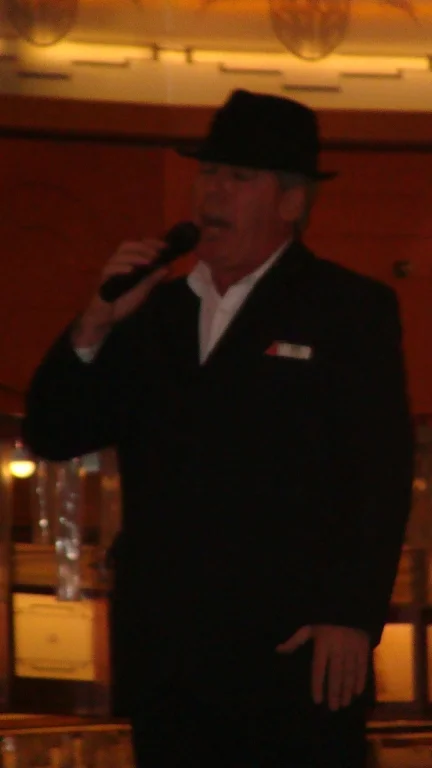 Ken Byrne sings "New York, New York"
