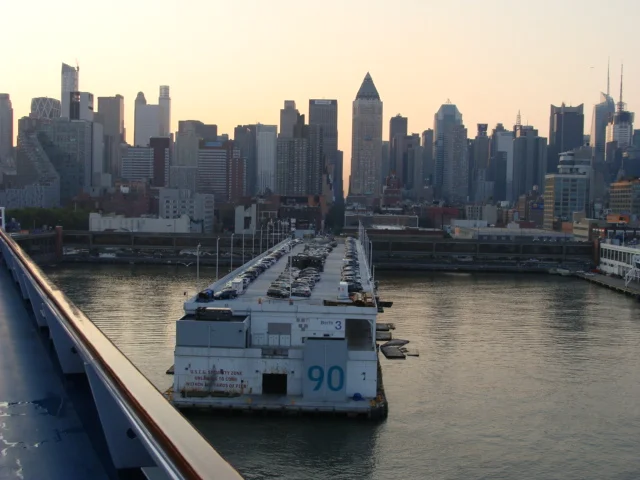 Pulling into Pier 90