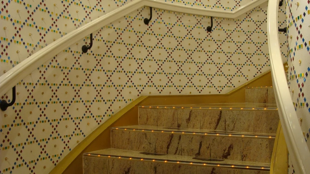 Taj Mahal Show Lounge - stairway