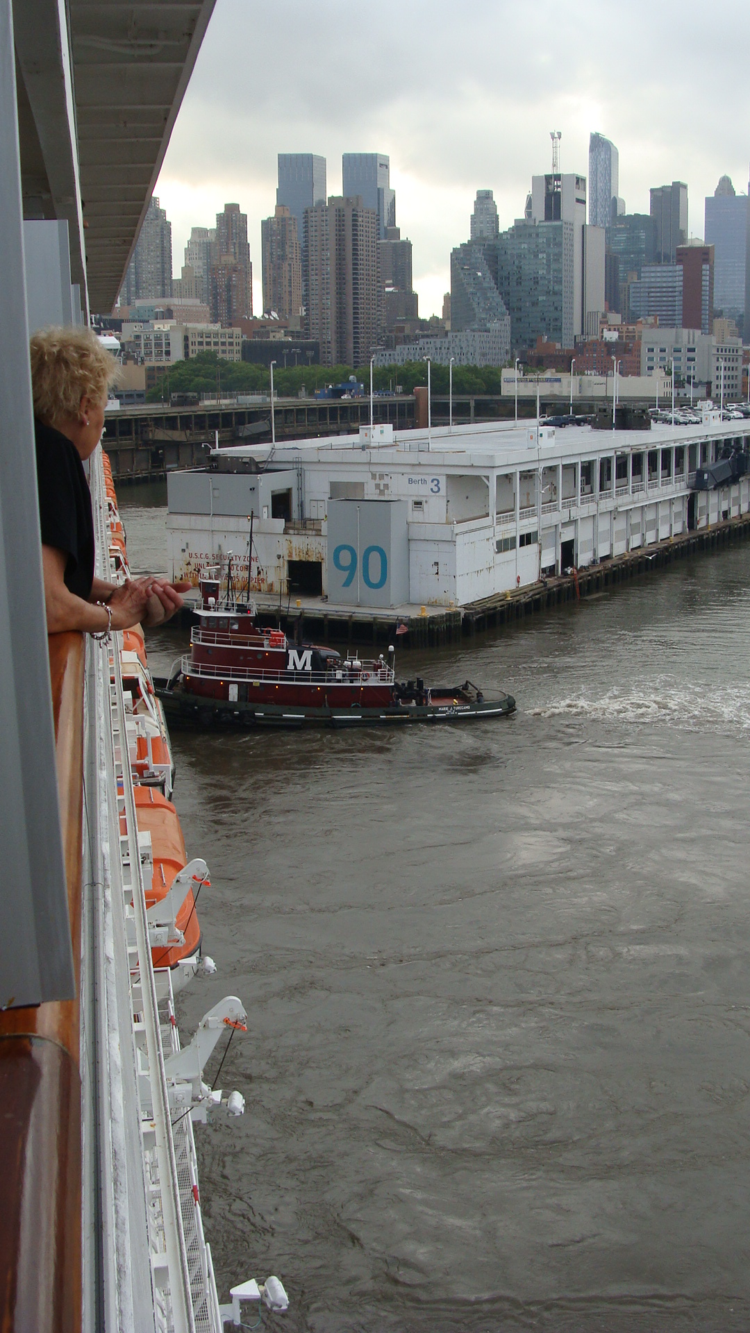 Tugboats push us into Pier 90