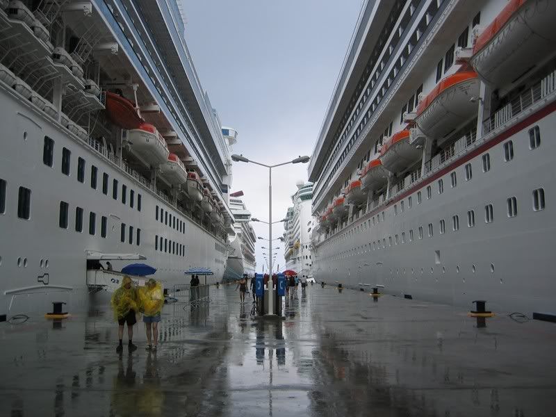 StMaarten-trafficjam.jpg